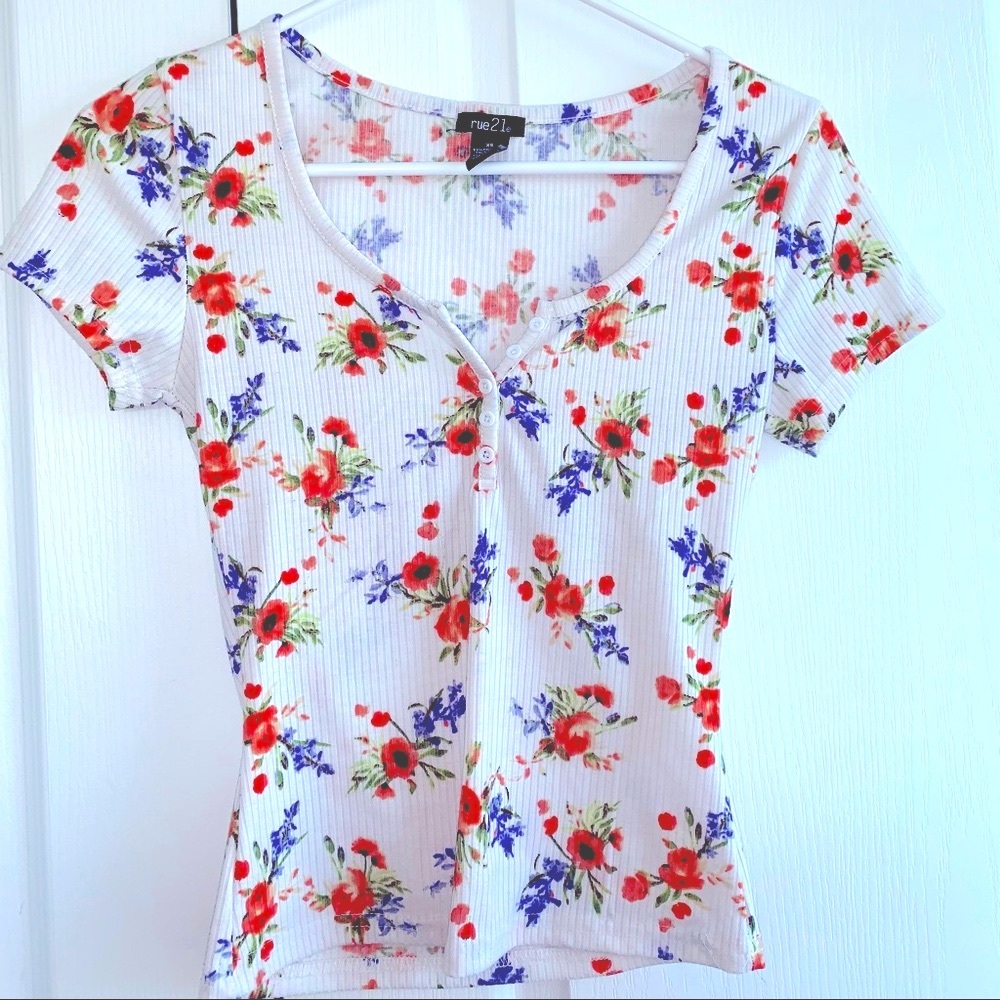 Rue21 Women’s Short Sleeve Tee